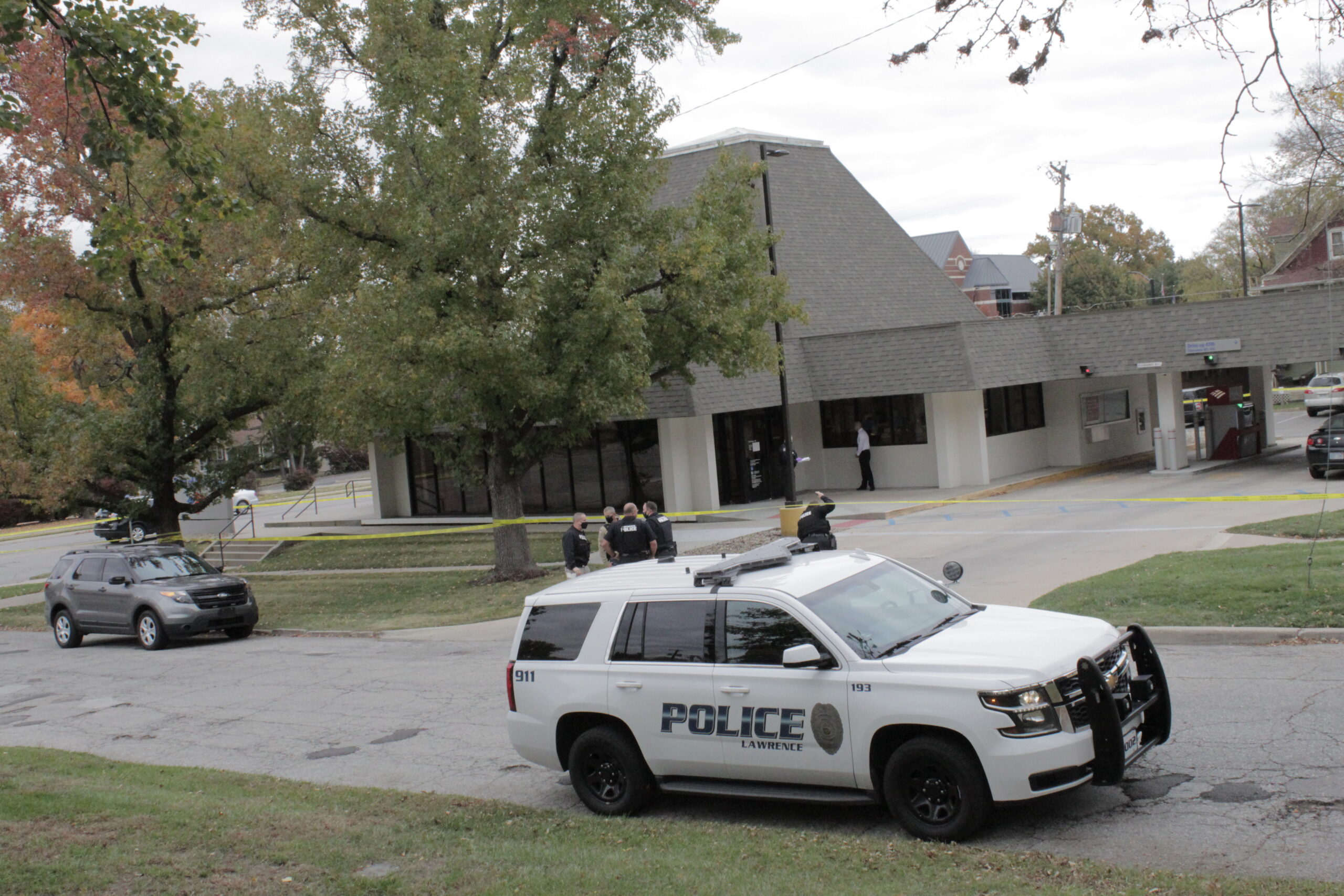 Lawrence police searching for female suspect in Bank of America robbery ...